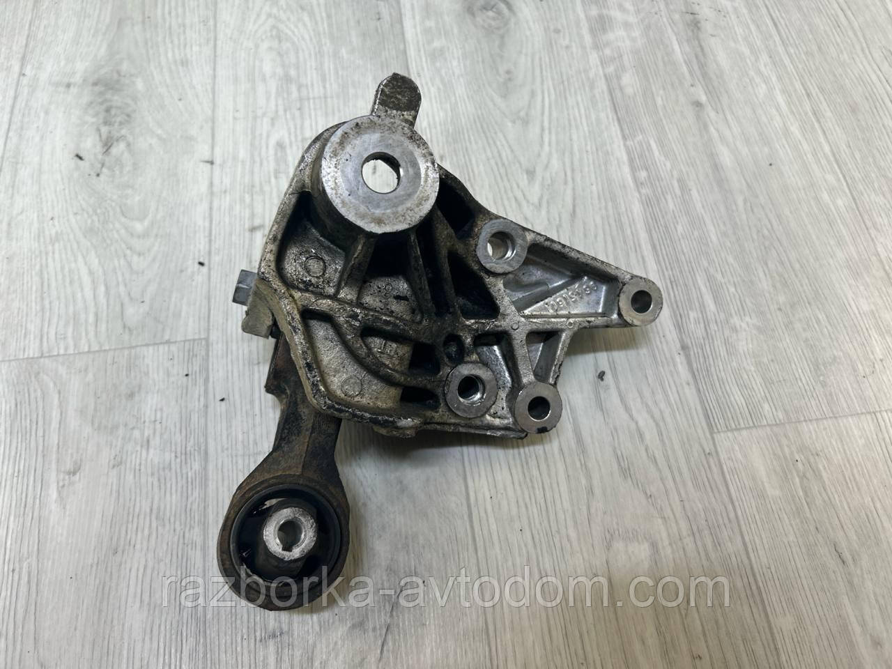Кронштейн/кріплення подушки двигуна правий 2,0HDI Peugeot 407 (04-11) OE:96451611