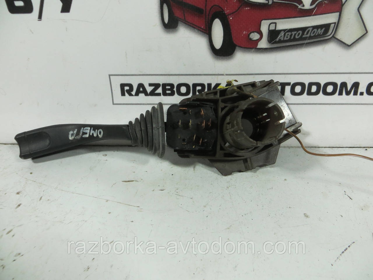 Підкермовий перемикач правий Opel Astra OEM 90243394