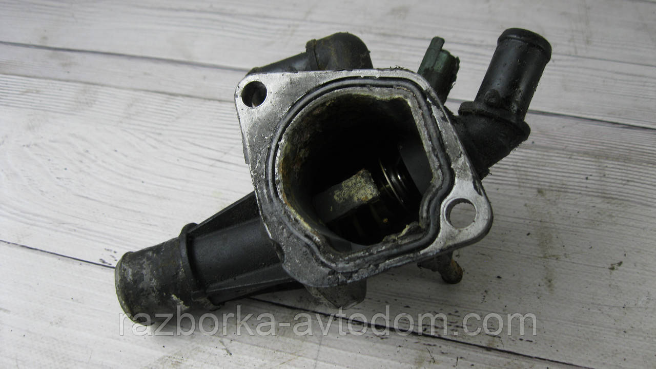 Корпус термостата Opel Combo C (2001-2011), Fiat Doblo, Panda 1,3CDTI OE:93177343, 55224023, 1338841