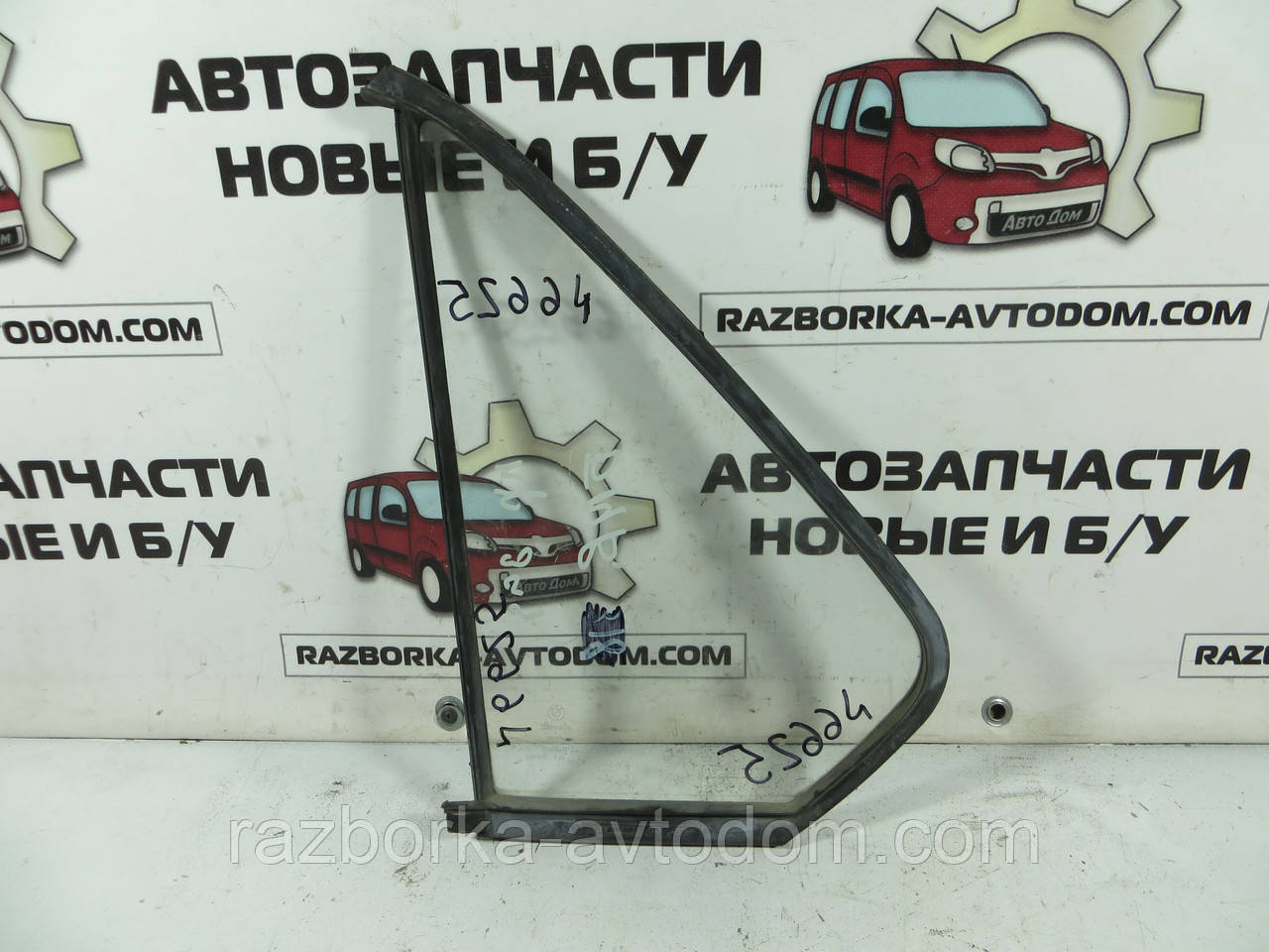 Скло заднього правого дверцята (форточка) BMW 5 E28 (1981-1987) ОЕ: 1879608 bmw