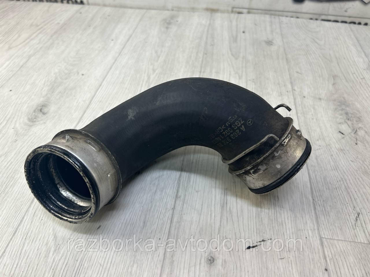 Патрубок інтеркулера Mercedes C-class 2.2cdi (W203) 2000-2007 OE:A2035282882