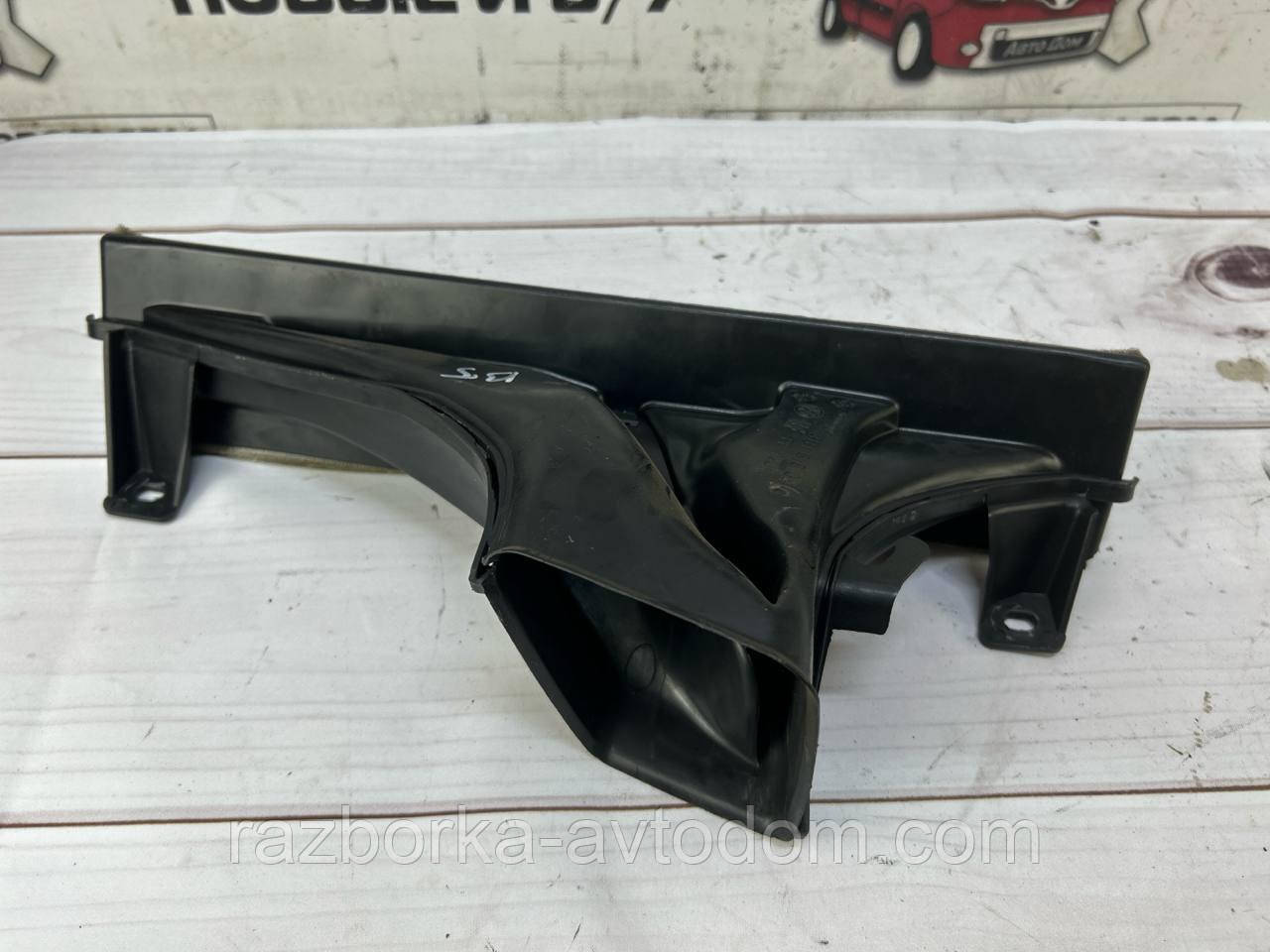 Повітропровід нагрівання салону VW Passat B5 (96-05) 3B1819081C