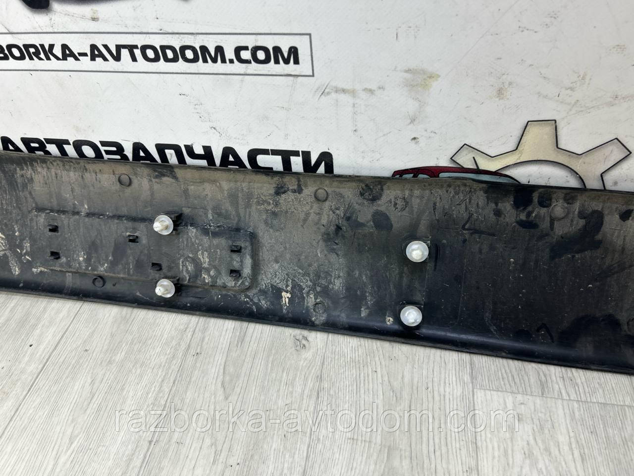Накладка / Молдинг двері передньої лівої Citroen Berlingo (03-08) OE:9619030577