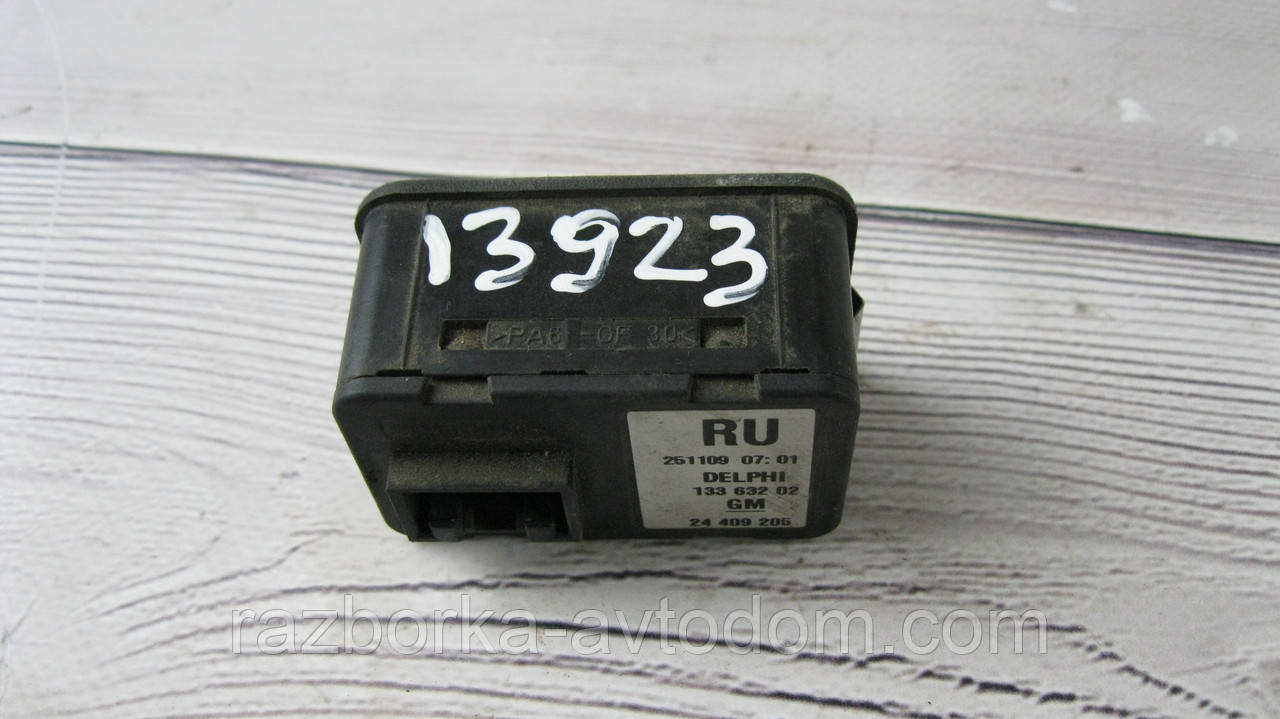Блок керування склопідіймачами лівий Opel Combo (01-12) OE:13363202, 24409205