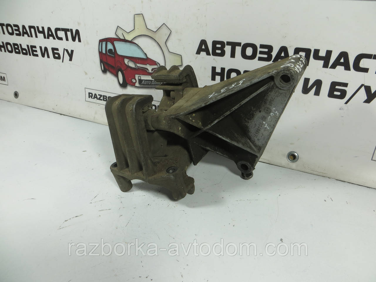 Кронштейн + подушка двигуна OPEL VECTRA B (1995-2003) ОЕ: 90496531