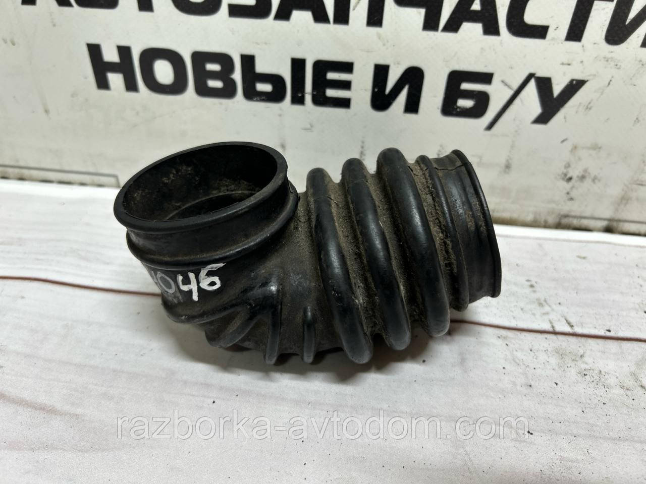 Патрубок впускний до корпусу повітряного фільтра VW Transporter T3 (79-92), OE: 068129626