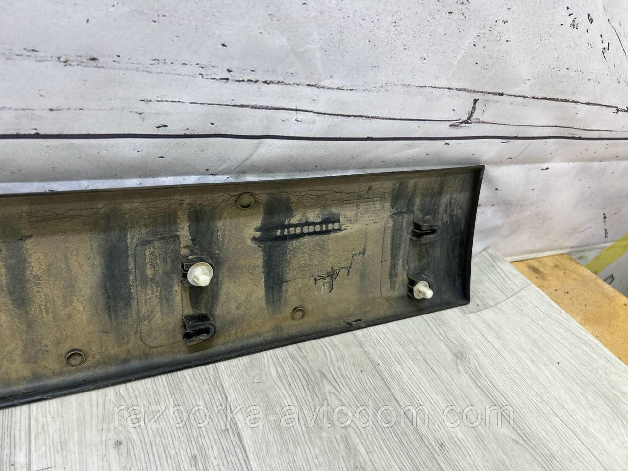 Накладка/ молдинг двері передньої лівої Citroen Berlingo M53 (03-08) OE:9619030577 Дефект