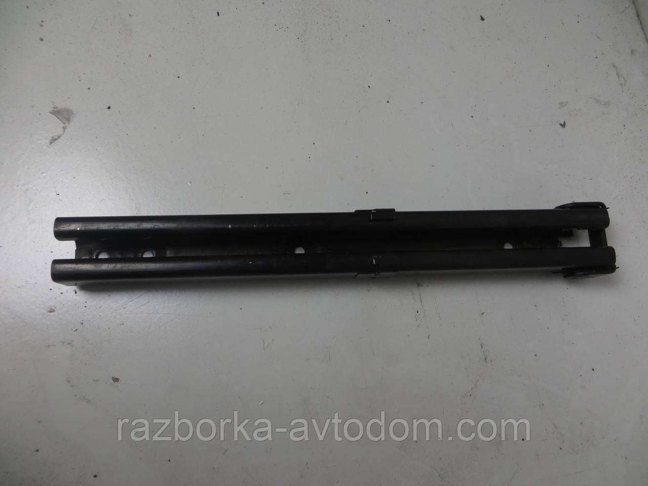 Напрямна рейка заднього сидіння Opel Zafira A (1999-2005) OE:90588883
