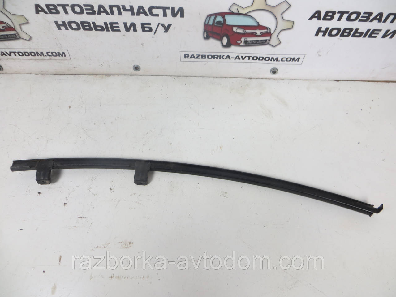 Напрямні скла задніх лівих дверей Mitsubishi Pajero Sport 1 (1997-2009) OE:MR237957