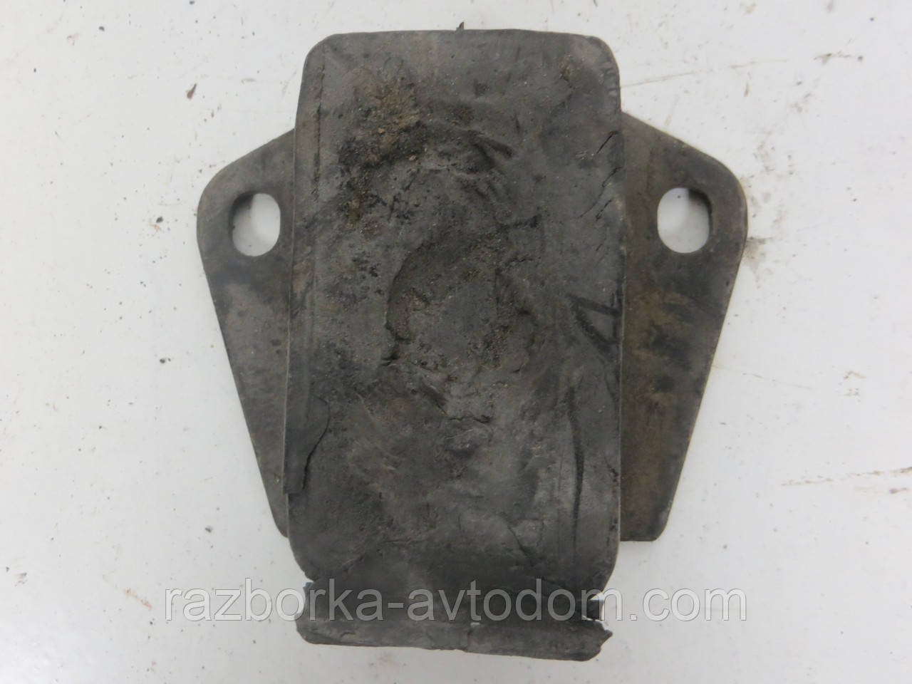 Опора (подушка) двигуна передня ліва/права Mitsubishi Pajero Sport 1 (1997-2009) OE:MR210867