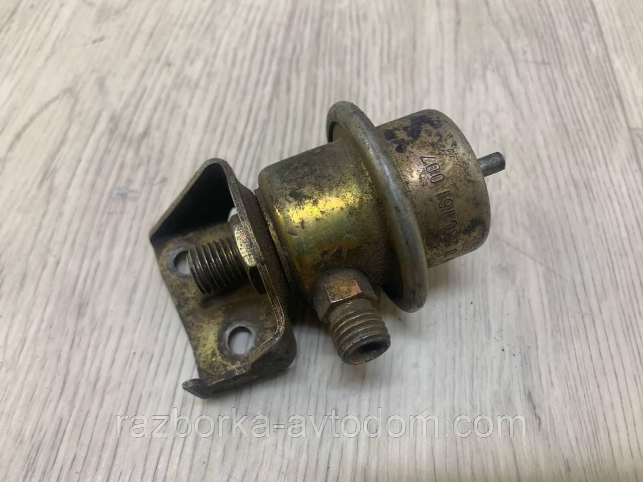 Регулятор тиску палива Bosch Mercedes W123, W116, W126, W460, Porsche 928 OE: 0280161007.