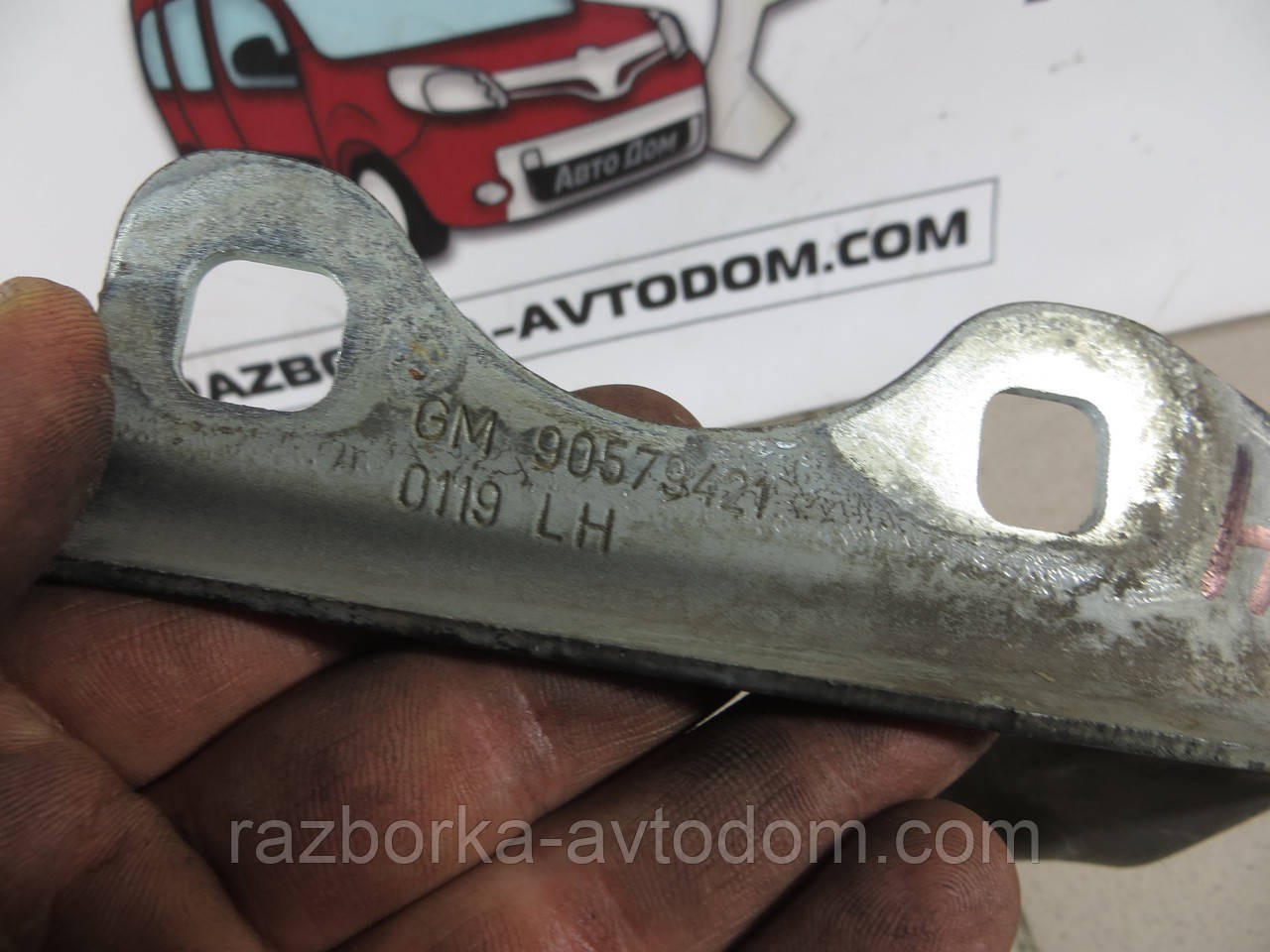 Петля капота ліва Opel Zafira A (99-05) 90579421