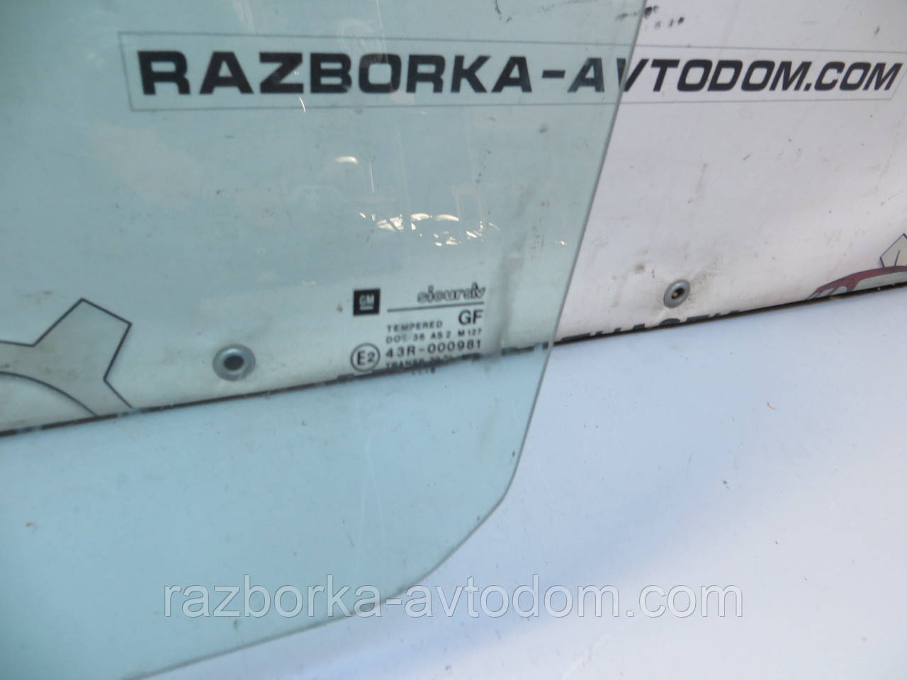 Скло заднього лівого дверей (ситан, хетчбек) OPEL VECTRA B (1995-2002) ОЕ: 0161303