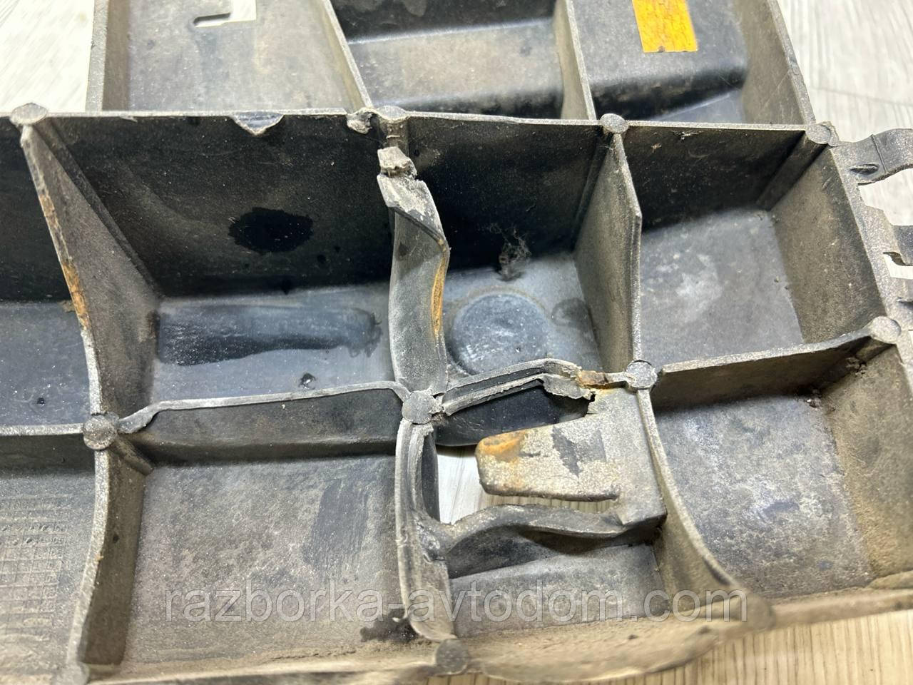 Кронштейн/кріплення бампера заднього лівого CITROEN C4 (04-08) OE:9652703380