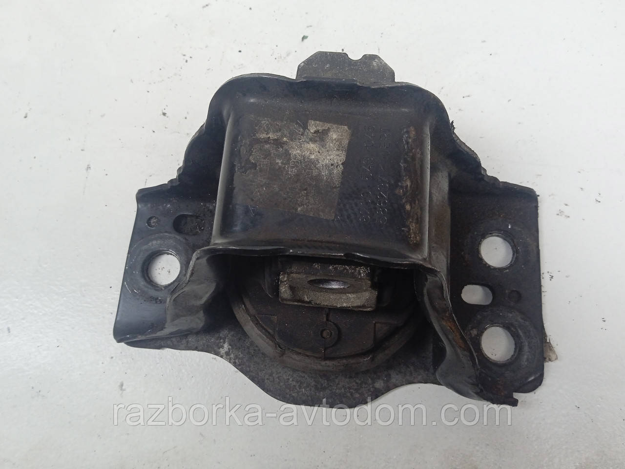 Подушка двигуна права (опора) Renault Megane 2, Scenic 2 (2003-2009) OE:8200549046