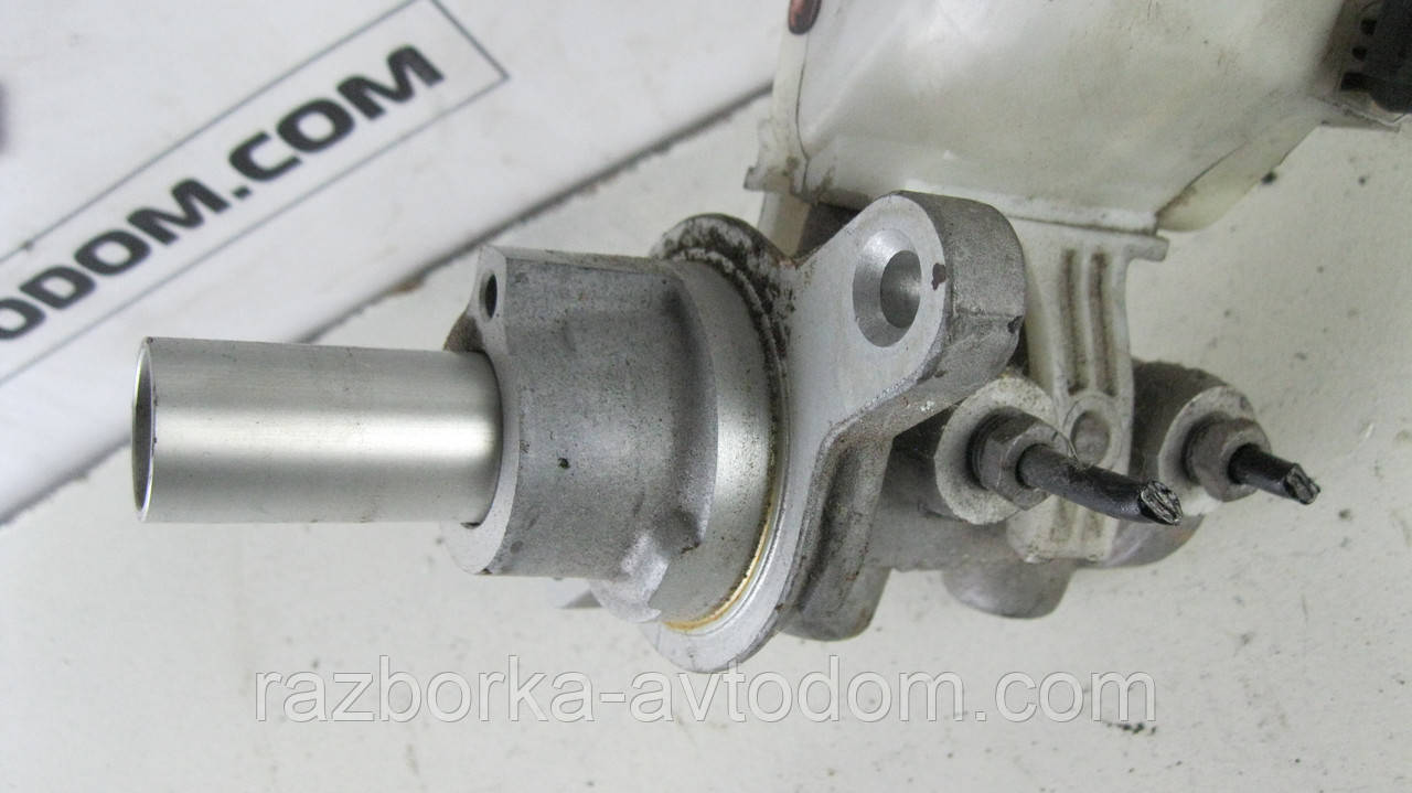 Головний гальмівний циліндр 2 виходи Peugeot Bipper, Citroen Nemo, Fiat Fiorino-Qubo OE:0204051108