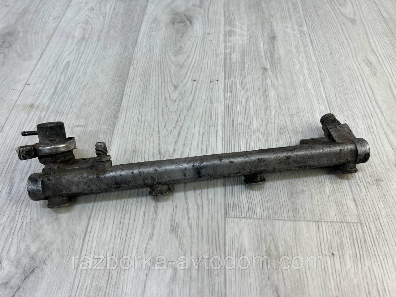 Паливна рампа/рейка форсунок (з датчиком) 2,0i Opel Omega B (93-03) OE:90411551