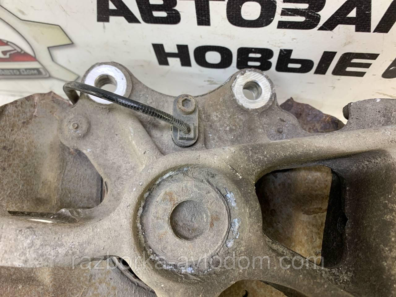Цапфа/поворотний кулак задній правий ( зі маточиною) Peugeot 407 (04-11) OE: 517629