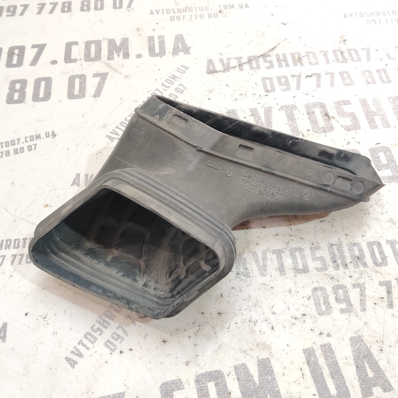 Патрубок повітряний Audi A4 B8 (07-15) 2.0 Дизель