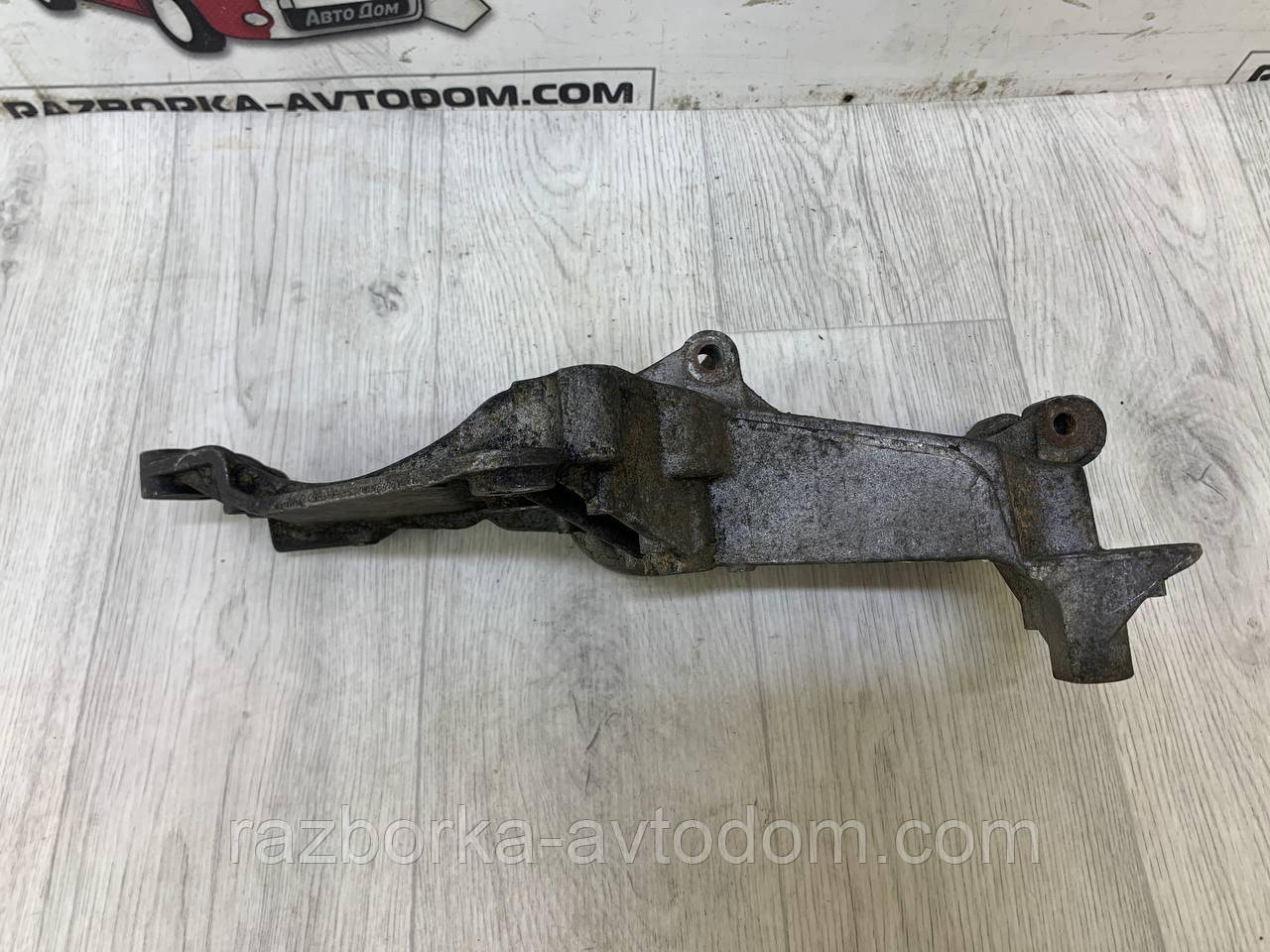 Кронштейн кріплення генератора Renault Kangoo 1.5 dci (1997-2007) OE: 8200365097
