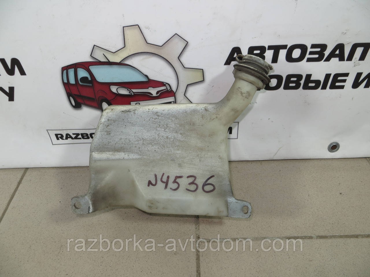 Бачок омивача заднього скла Ford Sierra (1982-1987) OE: 83BG-17618-DA
