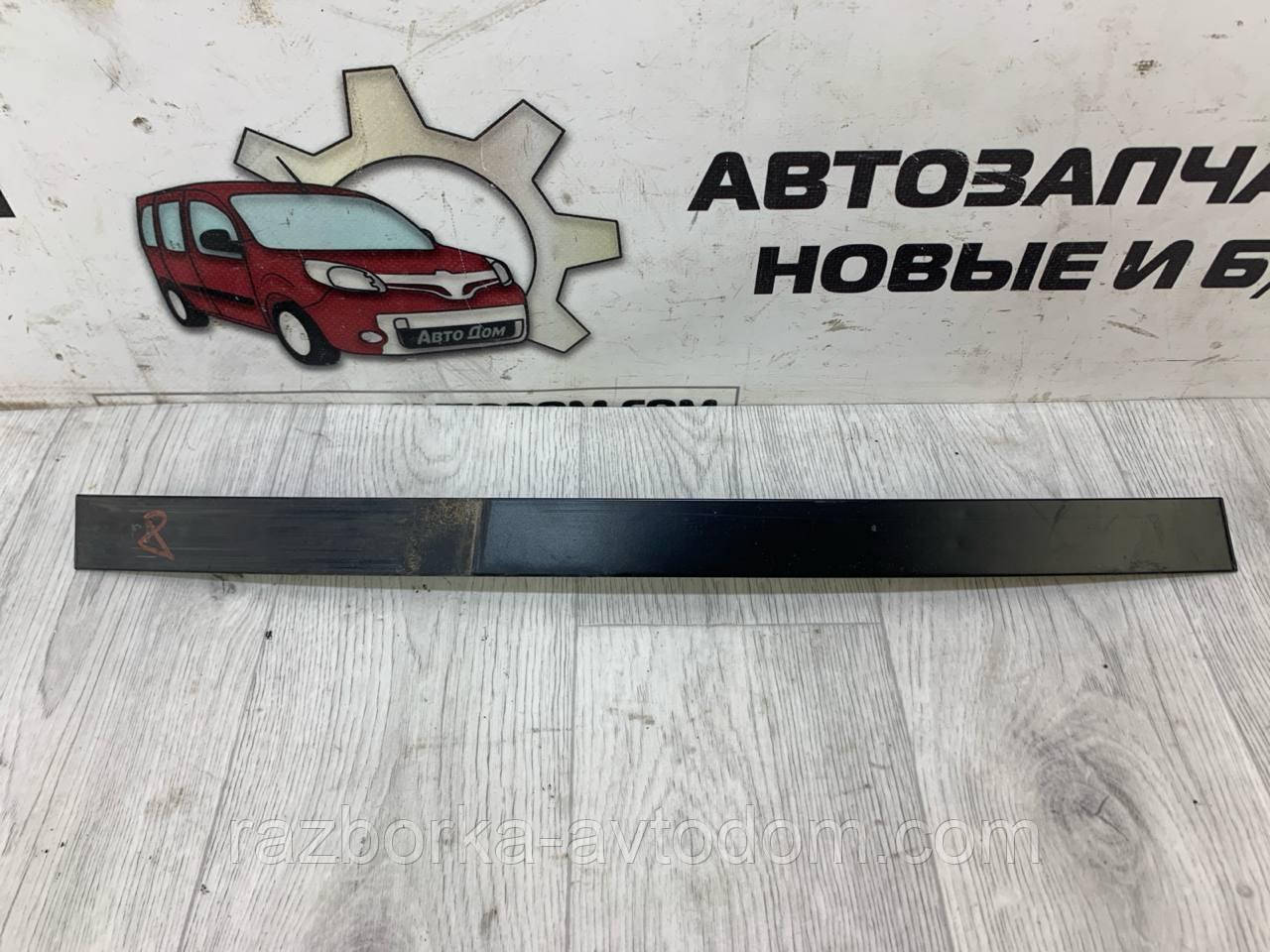Молдинг/Накладка скла дверей задньої правої Skoda Superb (02-08) OE: 3U5839414