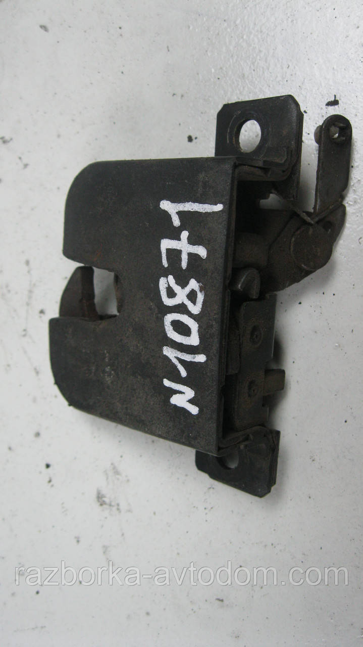Замок кришки багажника VW Passat B5 (1997-2000) OE:3B9827505E