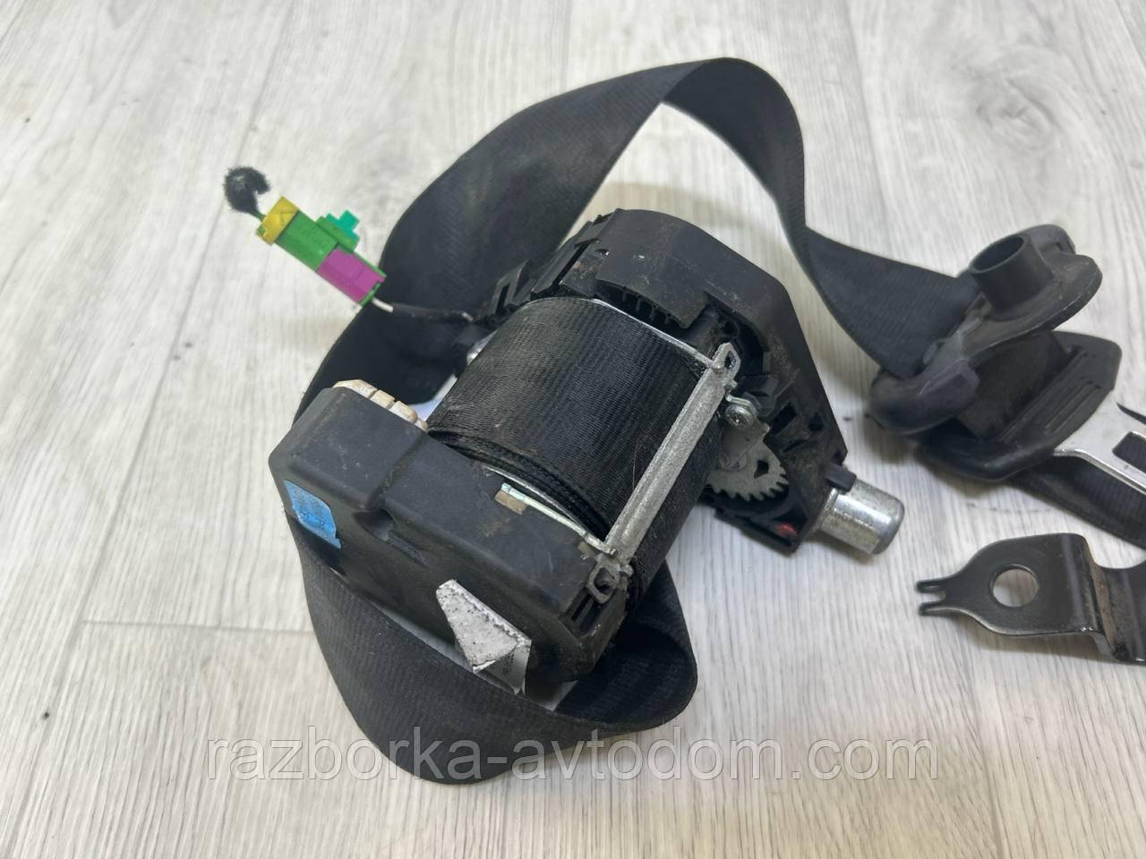 Ремінь безпеки передній правий SKODA FABIA FABIA 1 (99-07) OE:6y0857702b