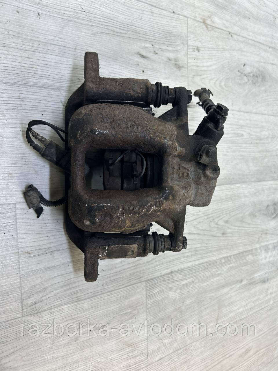 Суппорт Передній правий Peugeot 407 (04-11) OE:4401H3