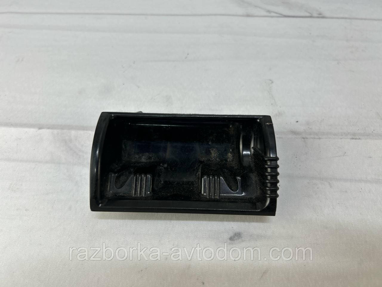 Пепельниця передня (вставка) VW Passat B5 (96-05) OE:3b0857989a