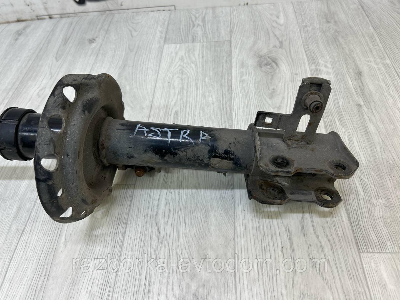 Амортизатор передній правий Opel Astra H, Zafira B OE:93179693