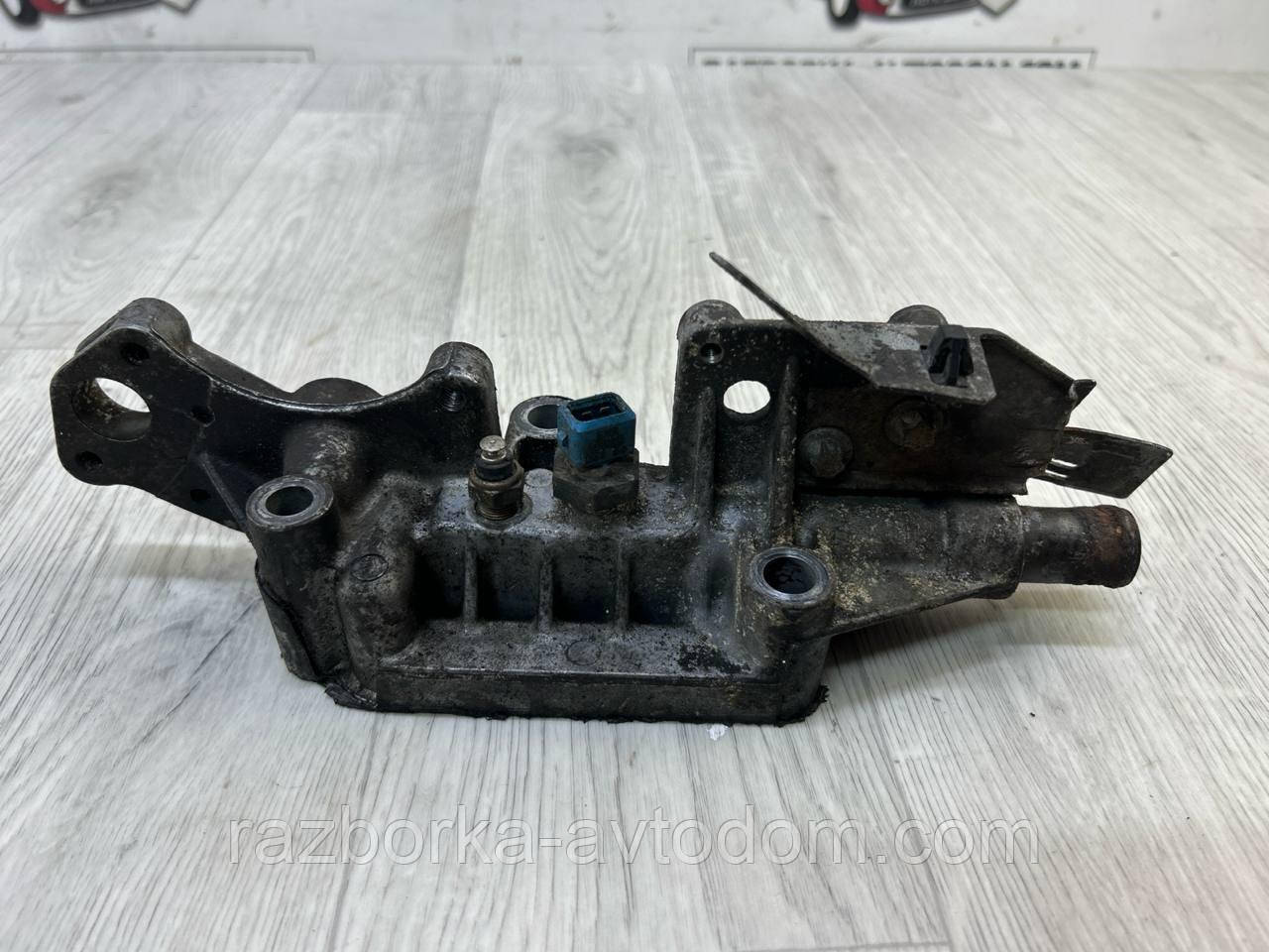 Флянець/Потрійник системи охолодження 2,0i 16V x20xev Opel Omega B, Vectra B OE:90501694
