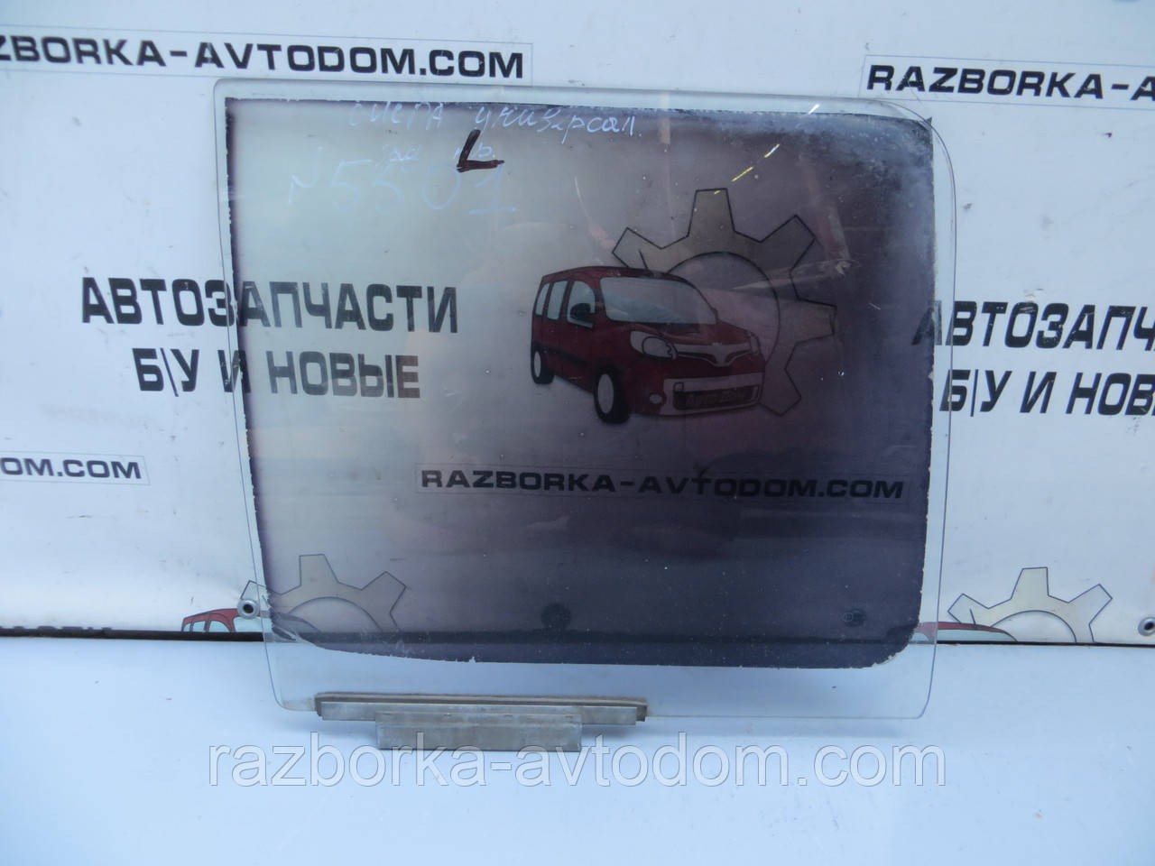 Скло заднього лівого дверей (універсал) Ford Sierra MK1 (1982-1986) ОЕ: 6 153 067 ford