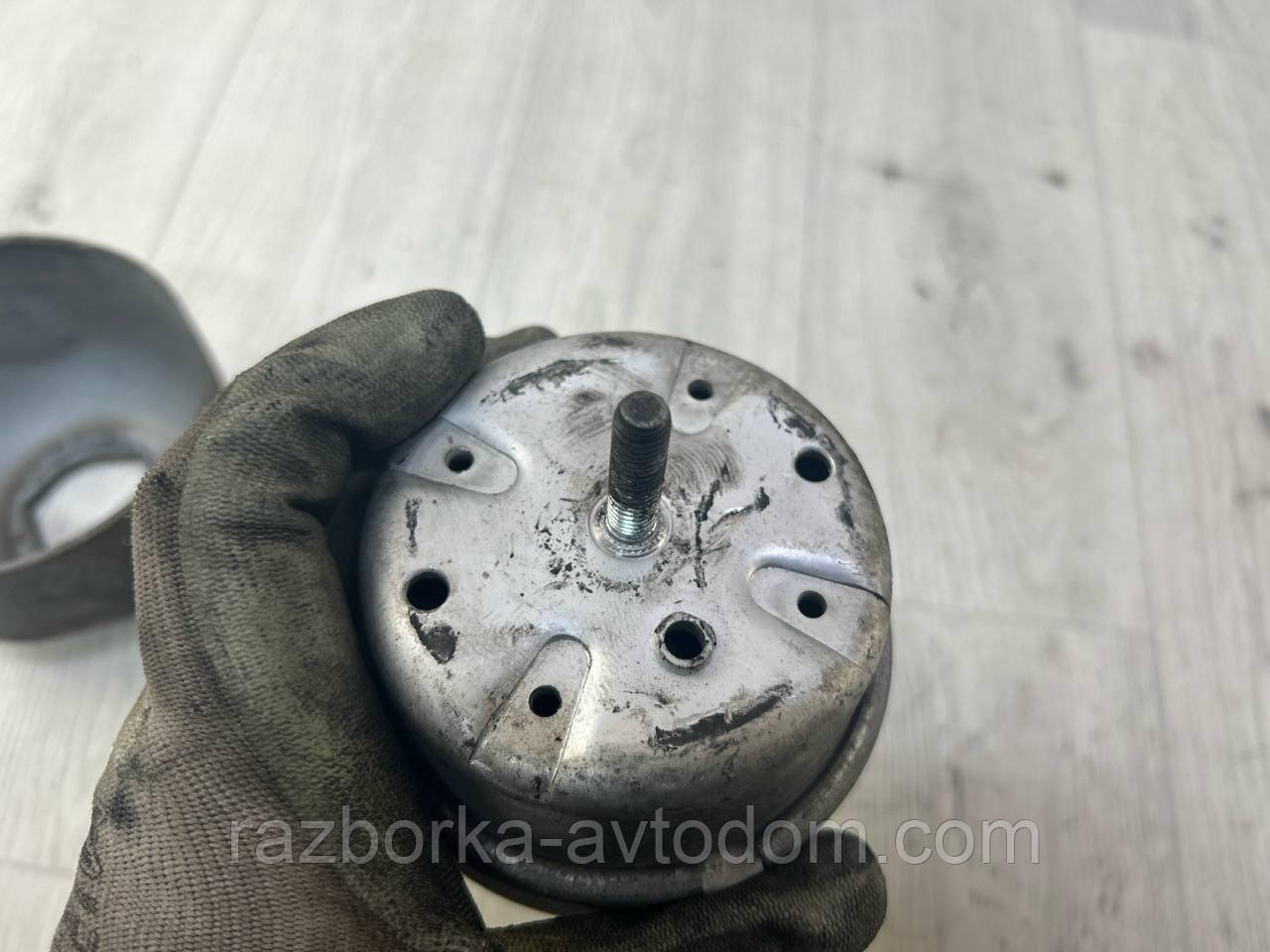 Подушка двигуна передня права Skoda Superb 1 (02-08) OE:11486 8620