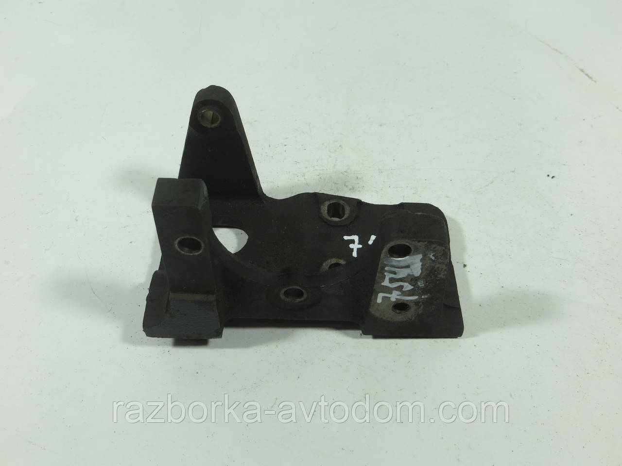 Кронштейн насоса ГУР FORD Courier, Fiesta (1989-1996) ОЕ: 94FF-3K738-AD