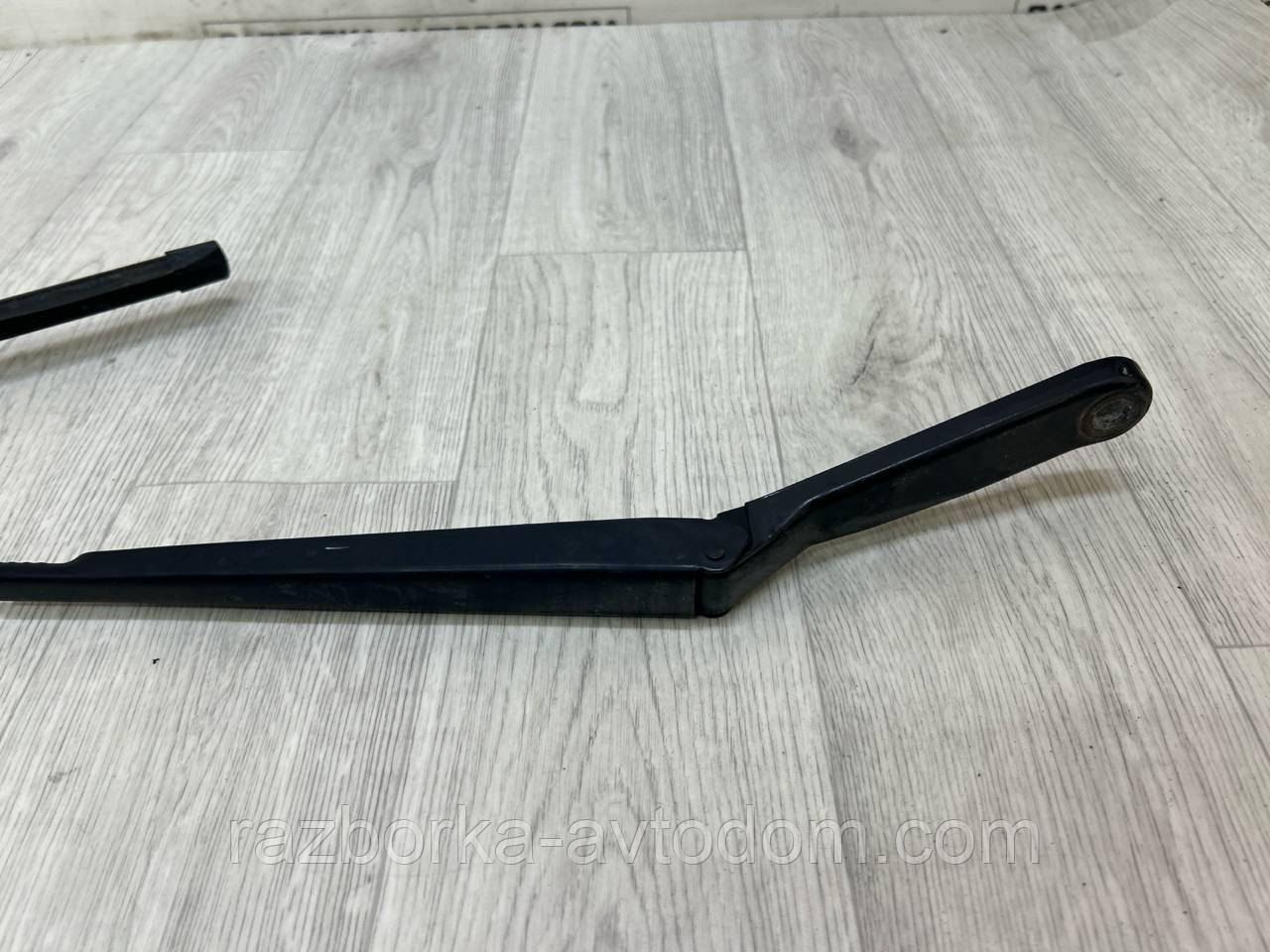 Важіль склоочисника передній лівий (щіткотримач) Peugeot 308 (07-13) OE:9680477080
