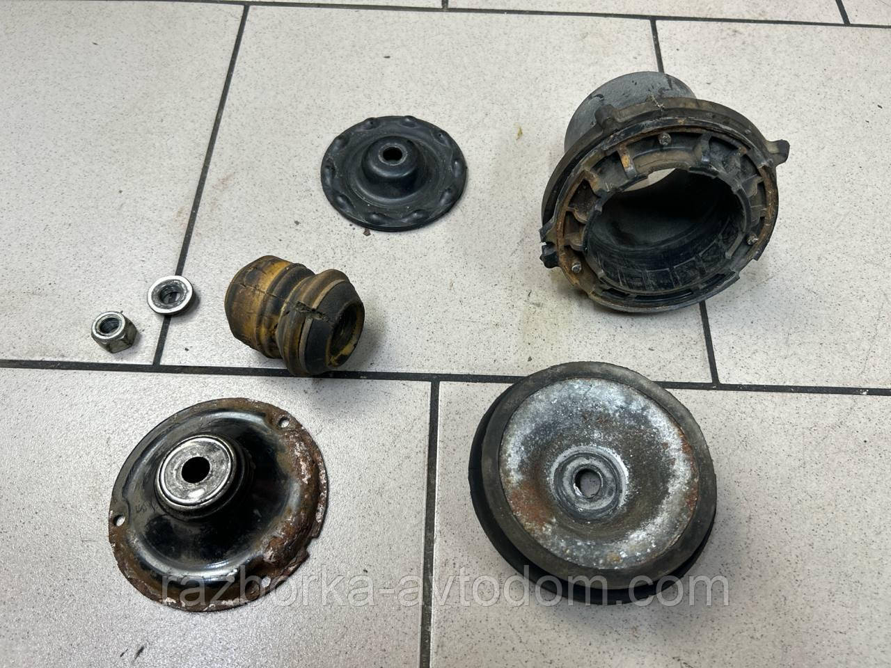 Опора амортизатора переднього правого (комплект на стійку) Opel Zafira A (99-05) OE:90468618