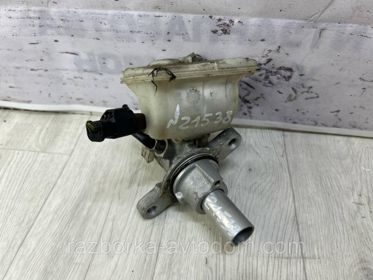 Головний гальмівний циліндр (з бачком) Peugeot 308 (07-13) OE:0204254242 ДЕФЕКТ
