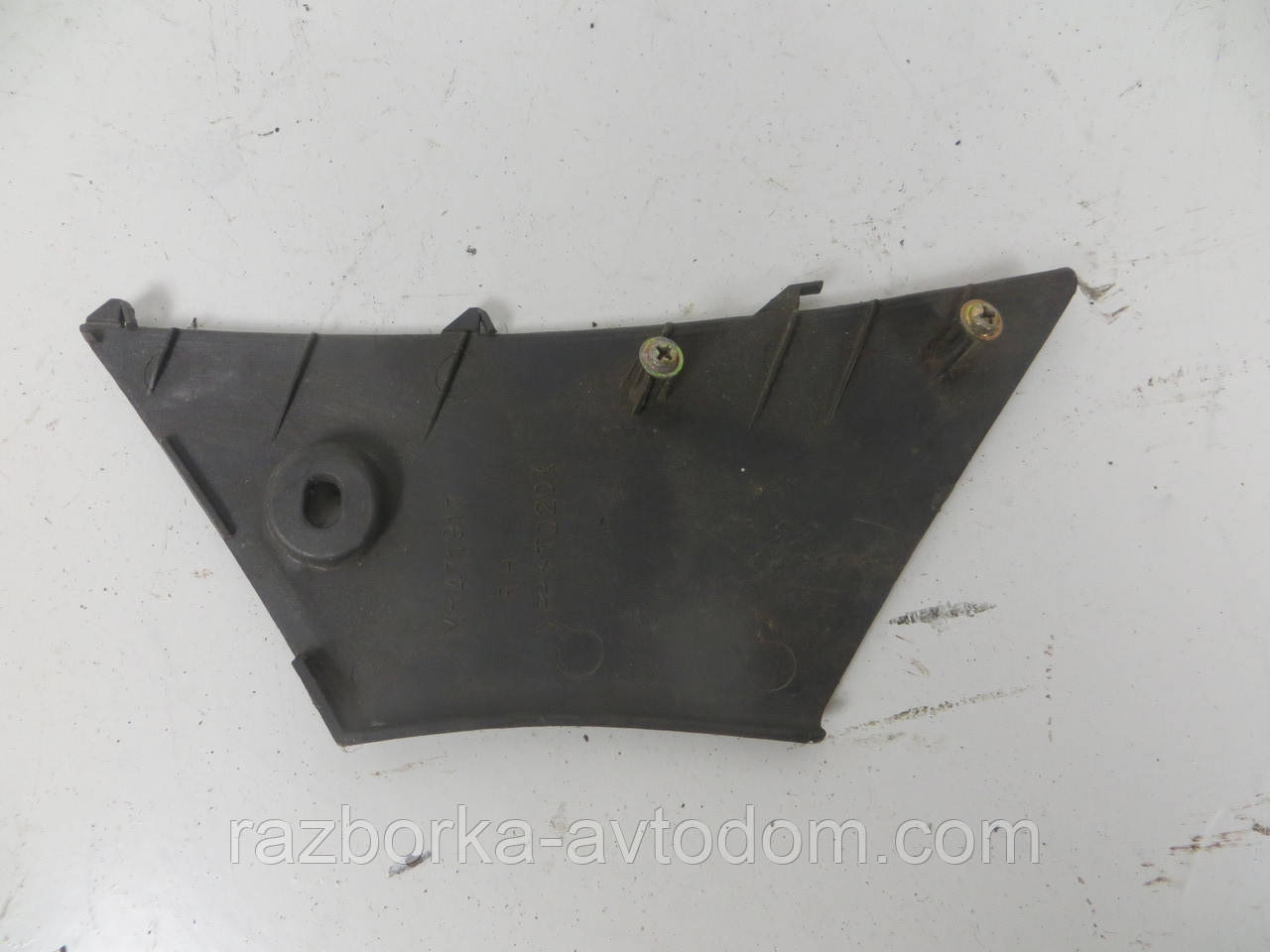 Накладка центральної консолі важеля права КПП Mitsubishi Pajero Sport 1 (1997-2009) OE:MR471917