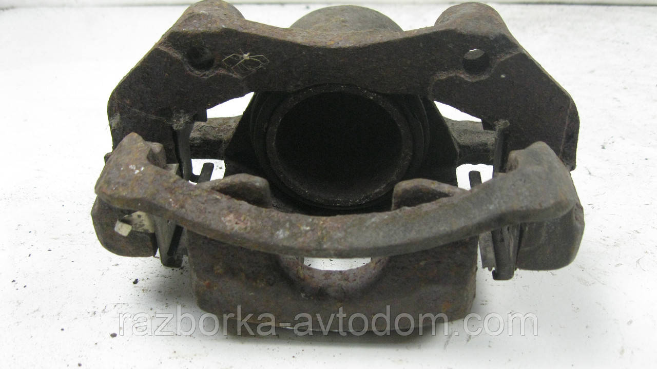 Суппорт передній лівий Nissan Bluebird U11 (1984-1988) OE:4101113E01
