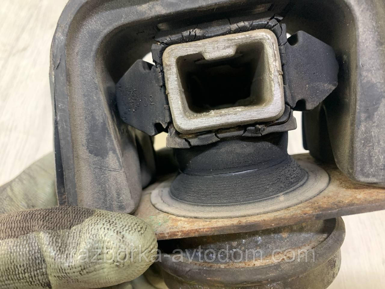 Подушка двигуна права Citroen Berlingo (-08), C4, Peugeot 307, 308, 508, 508 OE:9636845880