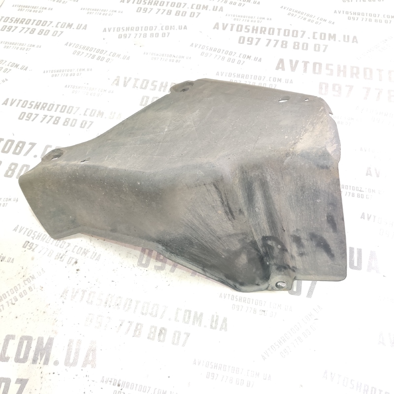 Захист днища правий Audi A4 B8 (07-15) 2.0D 8K0825219A