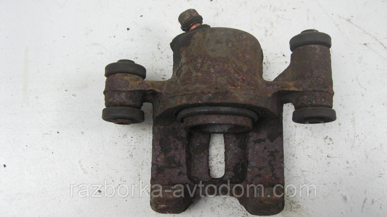 Суппорт передній правий Toyota Starlet EP82 (1989-1996) OE:4773010090