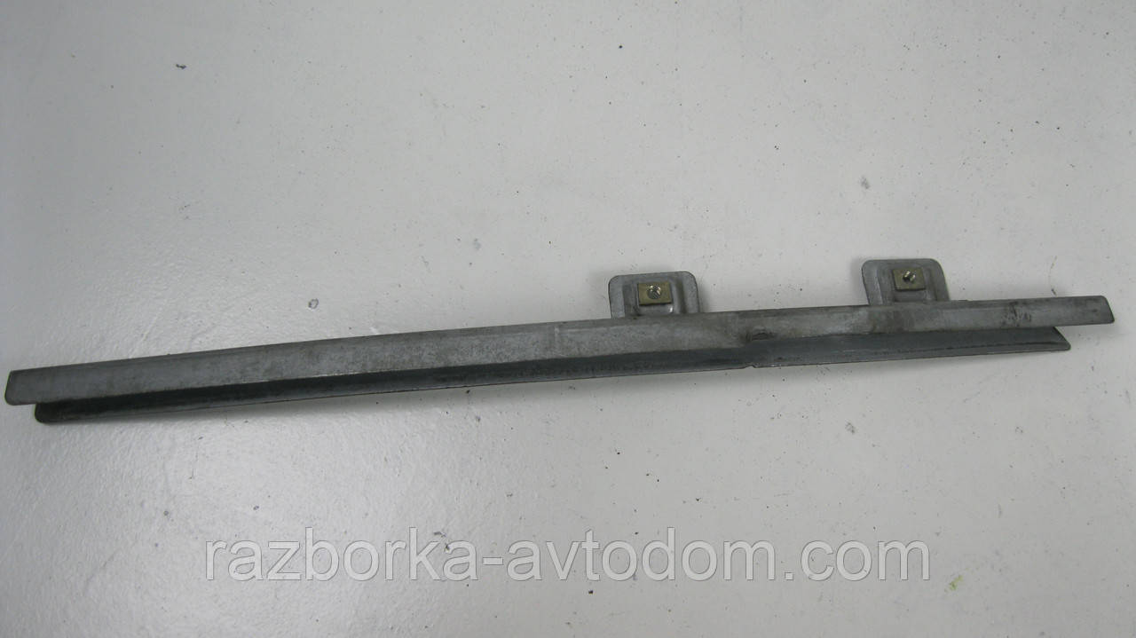 Напрямна скла задньої правої двері Opel Corsa C (2000-2012) OE:24449533