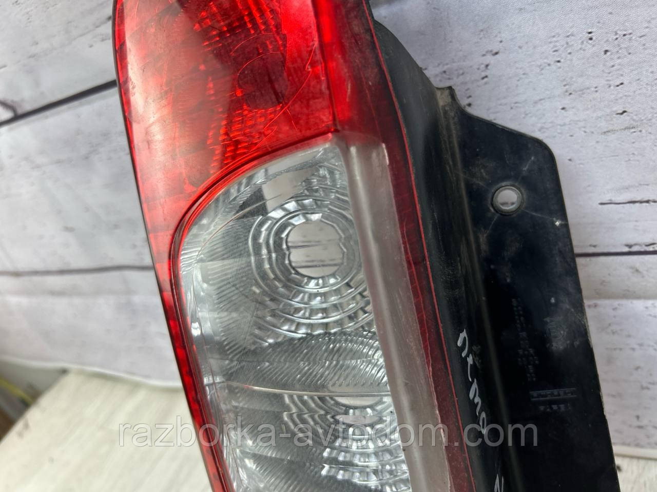 Ліхтар задній лівий Fiat Fiorino 07-, Peugeot Bipper 08-17, Citroen Nemo 08-17 OE:13201f ДЕФЕКТ!