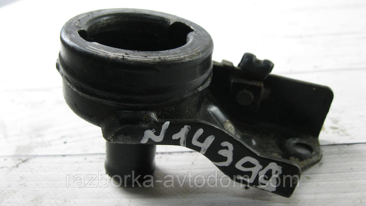 Олія заливна горловина 3,0i Mitsubishi Pajero Sport 1 (1997-2009) OE:MD309718
