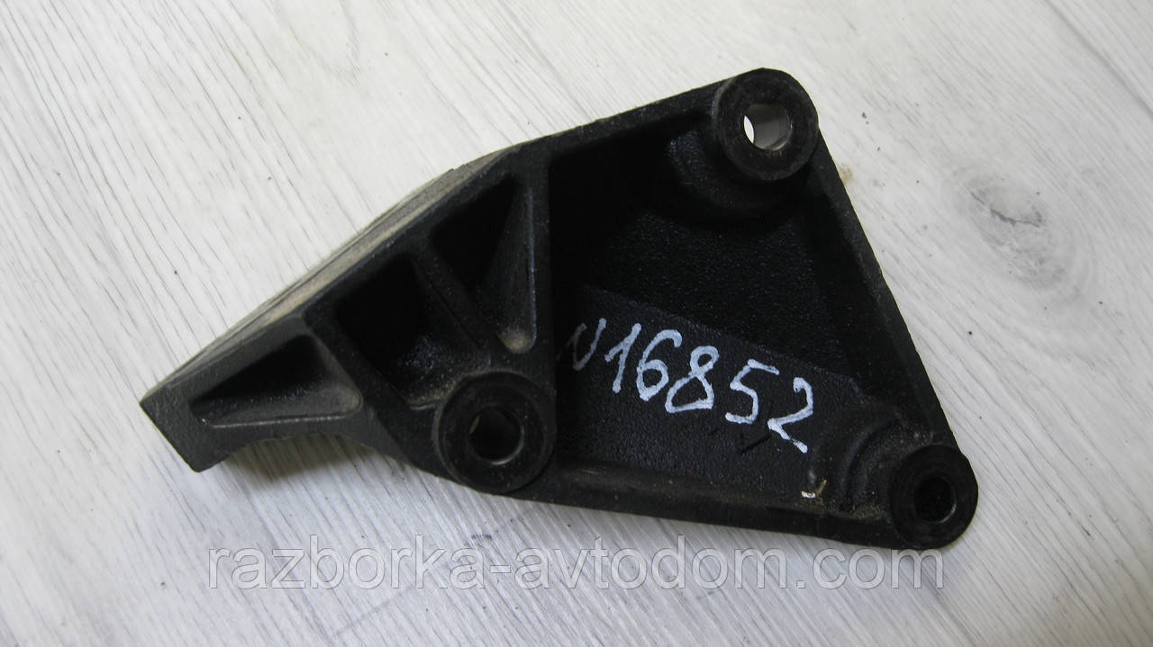 Кронштейн двигуна правий Opel Zafira B (2005-2010) 1,7CDTI OE:13125628