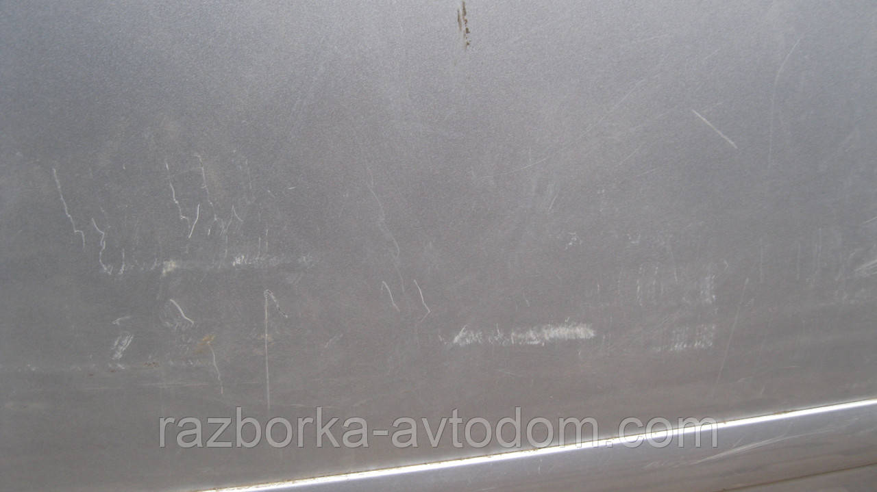 Двері задня права VW Touran (03-10) OE:1T0833056R Дефект: точкова вм'ятина