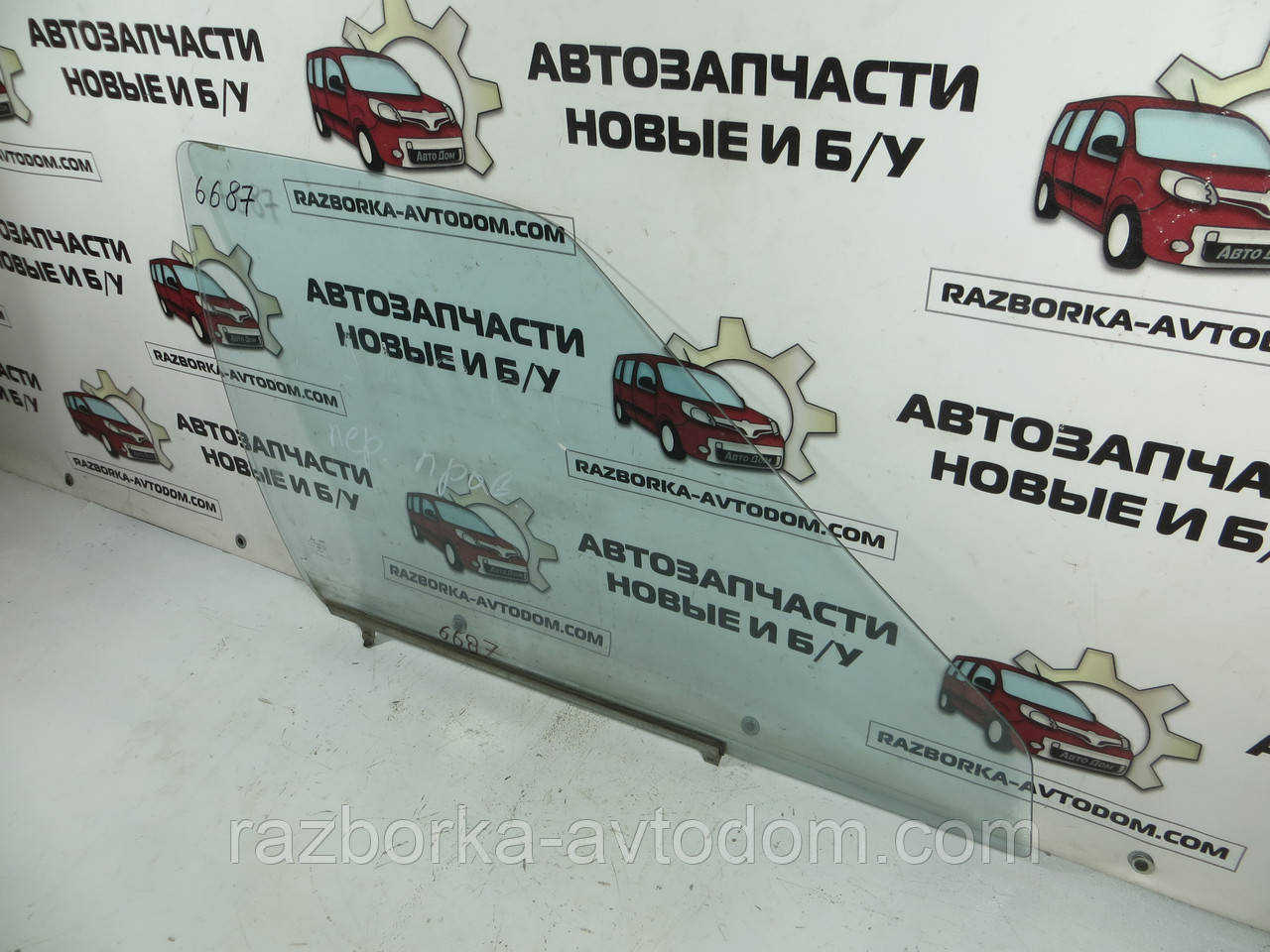 Скло правої двері (3 дверцята) Mitsubishi Lancer, mitsubishi Colt,CJO (1996-2004) Е: MR236668