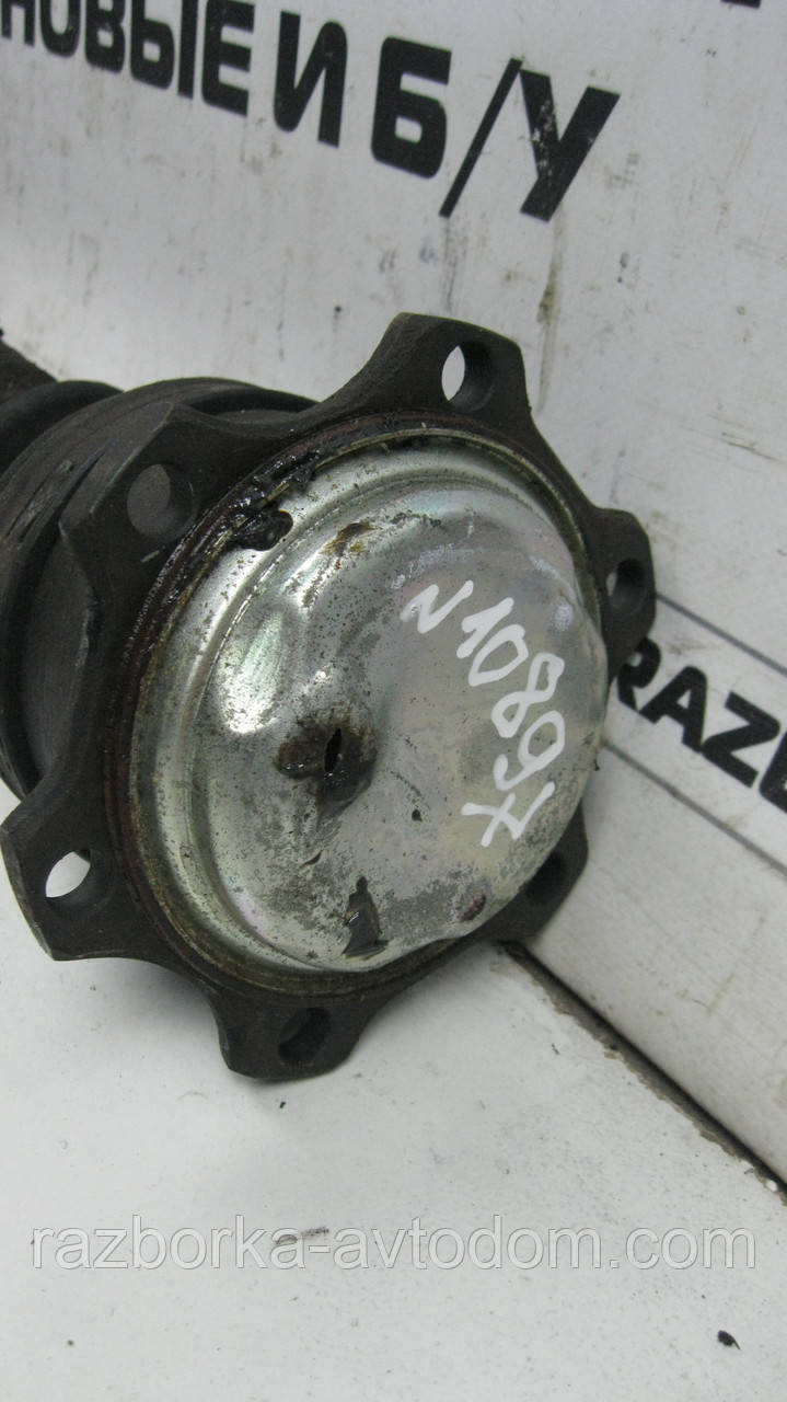 Напівось передня права VW Passat B5 (1997-2000) Дефект OE:8D0407452FX